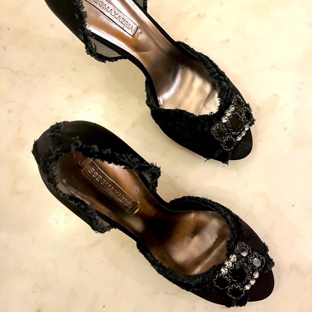 BCBG Black stiletto heel removable buckle shoe.  Unique and iconic. Stunning!